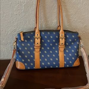 Dooney & bourke bag